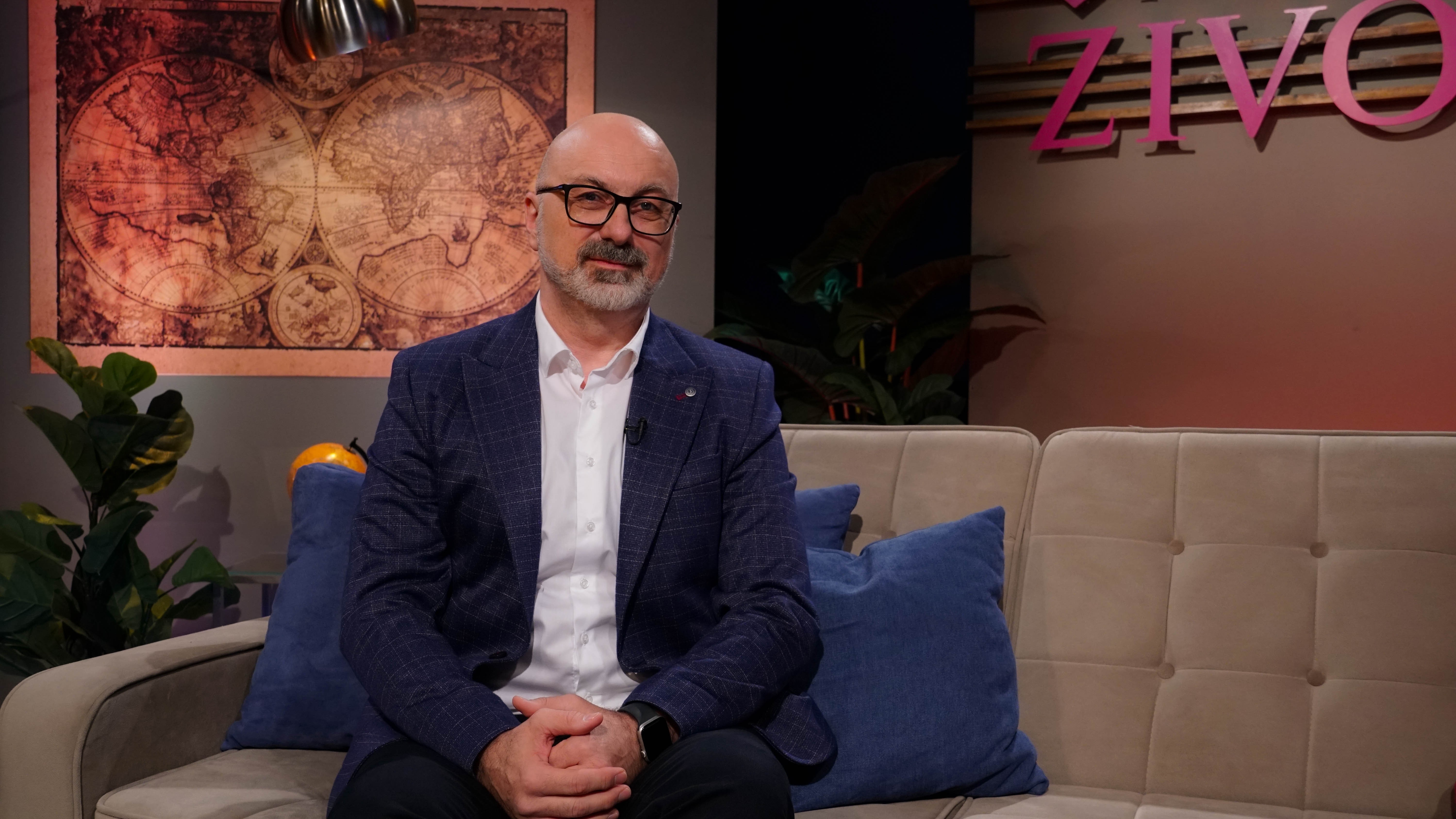 function r(){if(it(n),n.value===Hm){let o=null;throw new D(-950,o)}return n.value}