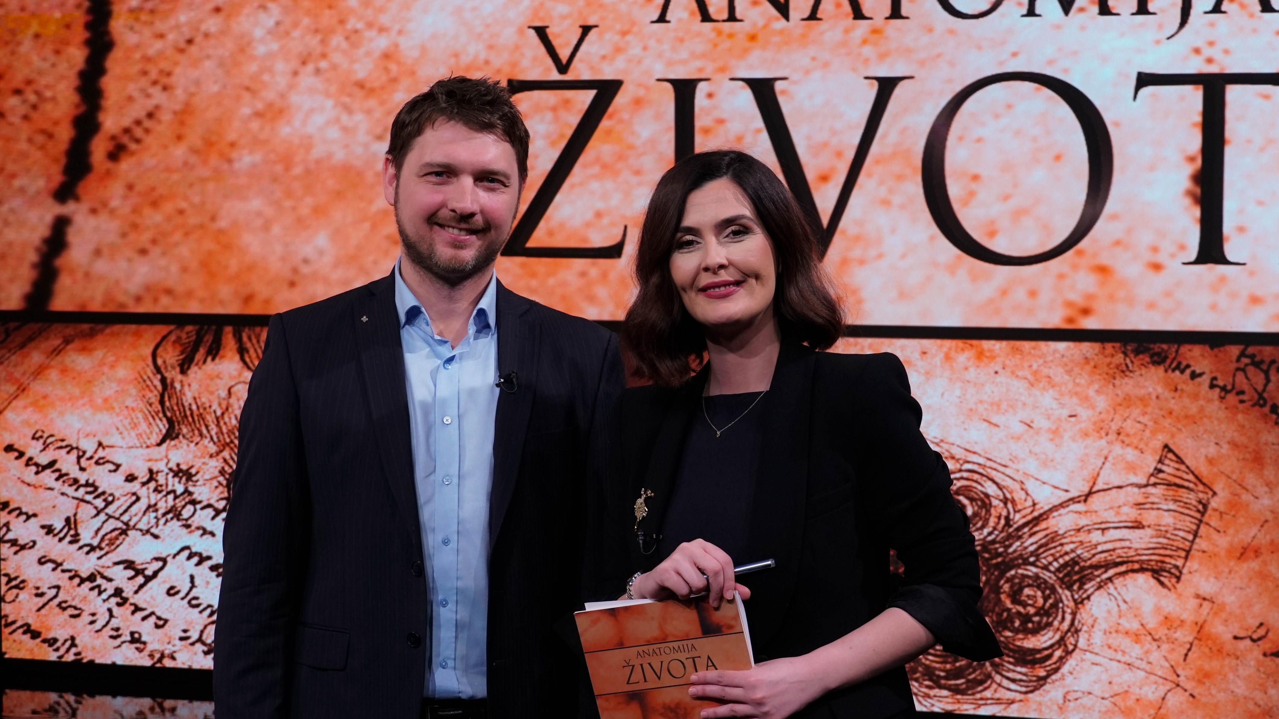 function r(){if(it(n),n.value===Hm){let o=null;throw new D(-950,o)}return n.value}