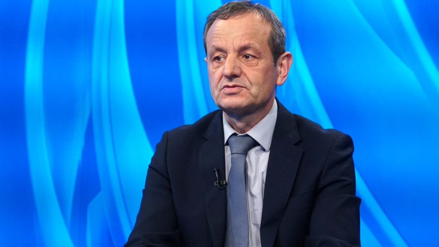 function r(){if(it(n),n.value===Hm){let o=null;throw new D(-950,o)}return n.value}