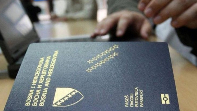 function r(){if(it(n),n.value===Hm){let o=null;throw new D(-950,o)}return n.value}