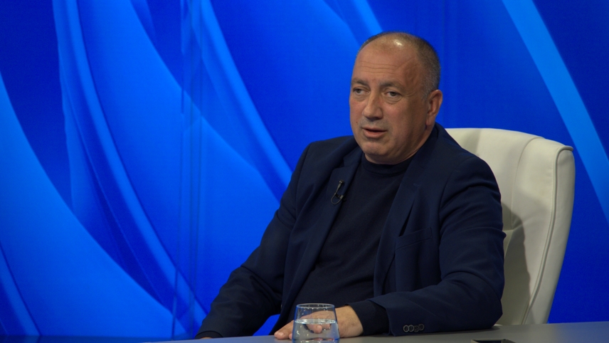 function r(){if(it(n),n.value===Hm){let o=null;throw new D(-950,o)}return n.value}