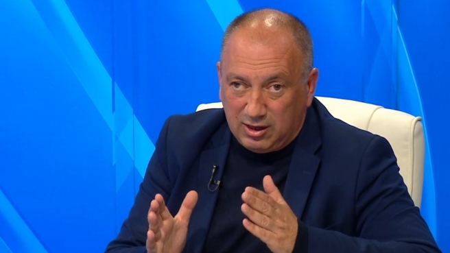 function r(){if(it(n),n.value===Hm){let o=null;throw new D(-950,o)}return n.value}