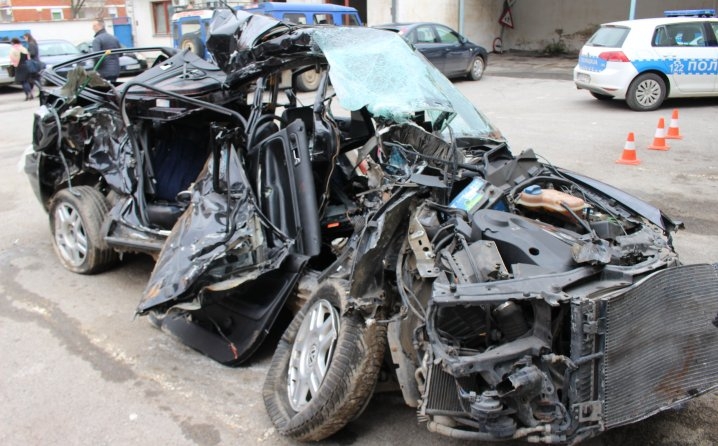 function r(){if(it(n),n.value===Hm){let o=null;throw new D(-950,o)}return n.value}