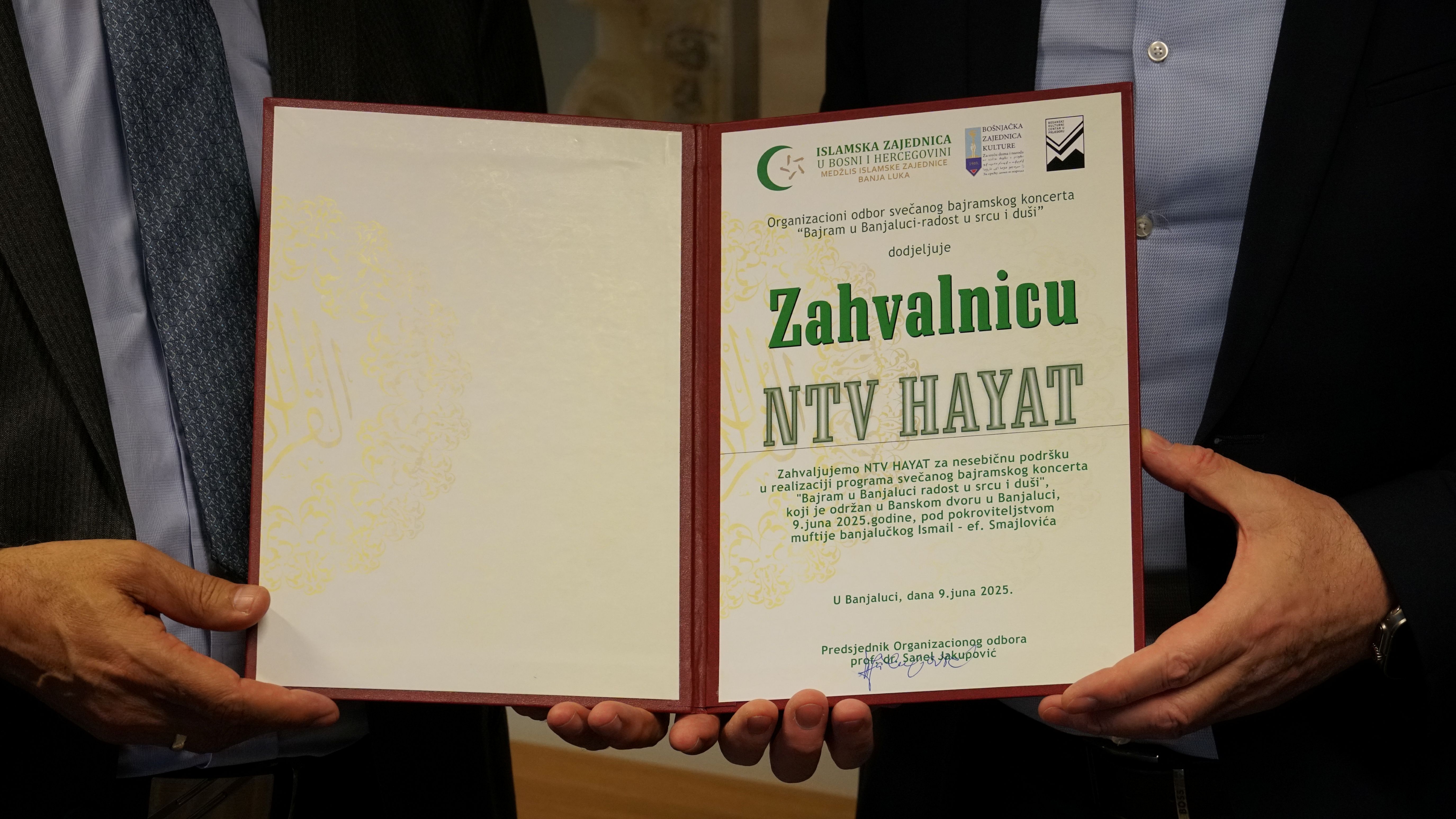 function r(){if(it(n),n.value===Hm){let o=null;throw new D(-950,o)}return n.value}