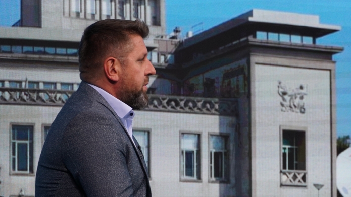 function r(){if(it(n),n.value===Hm){let o=null;throw new D(-950,o)}return n.value}