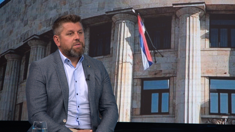 function r(){if(it(n),n.value===Hm){let o=null;throw new D(-950,o)}return n.value}