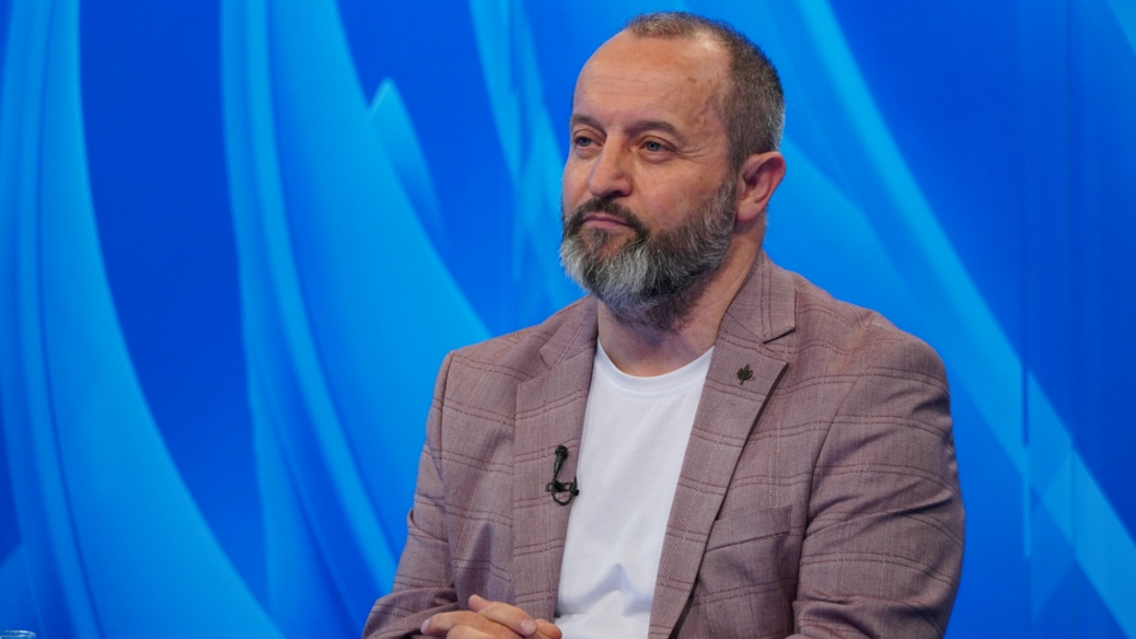 function r(){if(it(n),n.value===Hm){let o=null;throw new D(-950,o)}return n.value}