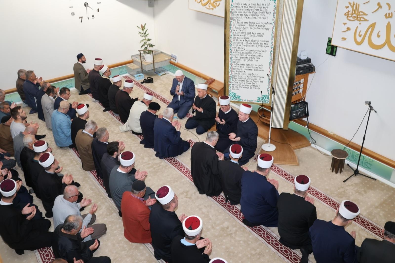 function r(){if(it(n),n.value===Hm){let o=null;throw new D(-950,o)}return n.value}