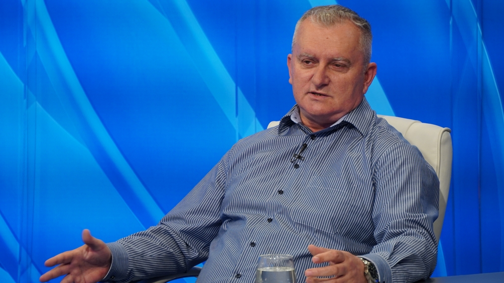 function r(){if(it(n),n.value===Hm){let o=null;throw new D(-950,o)}return n.value}