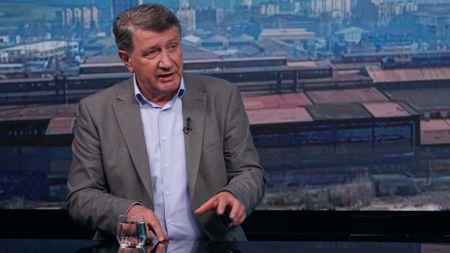 function r(){if(it(n),n.value===Hm){let o=null;throw new D(-950,o)}return n.value}
