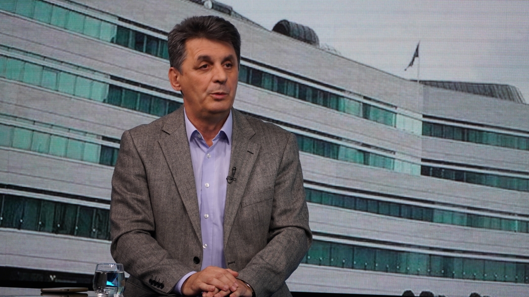 function r(){if(it(n),n.value===Hm){let o=null;throw new D(-950,o)}return n.value}