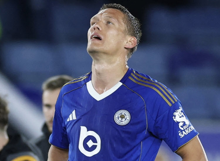 function r(){if(it(n),n.value===Hm){let o=null;throw new D(-950,o)}return n.value}