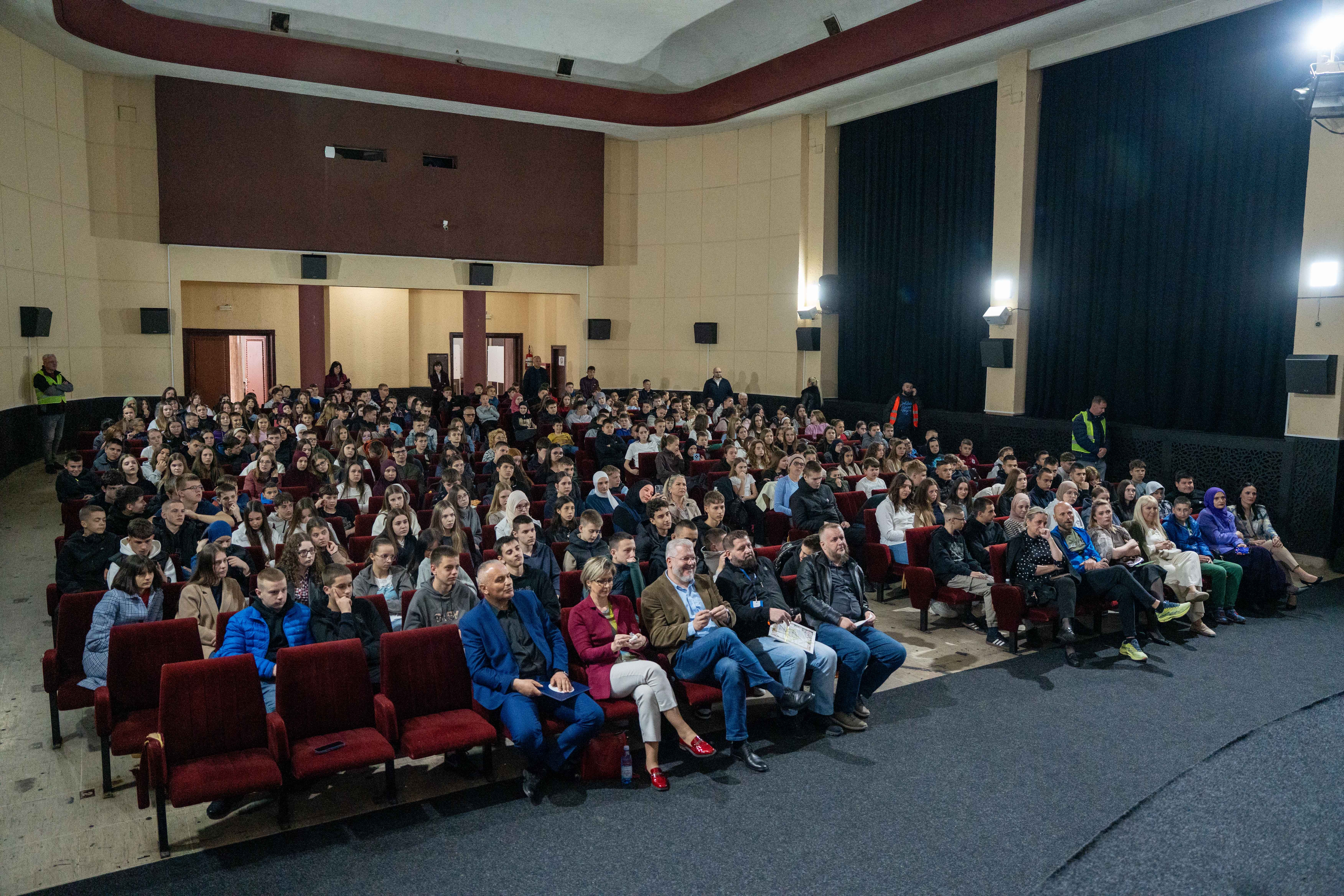 function r(){if(it(n),n.value===Hm){let o=null;throw new D(-950,o)}return n.value}