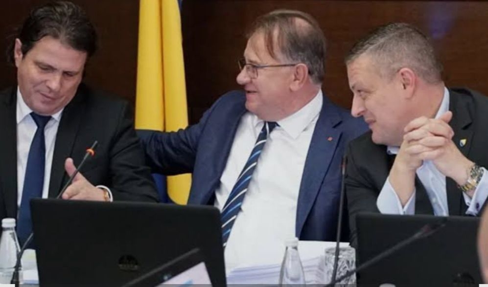 function r(){if(it(n),n.value===Hm){let o=null;throw new D(-950,o)}return n.value}