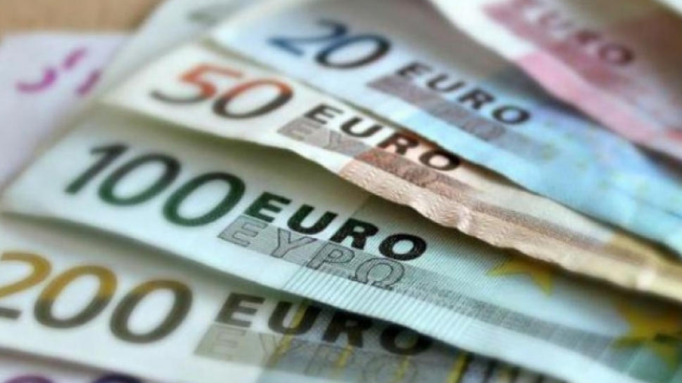 function r(){if(it(n),n.value===Hm){let o=null;throw new D(-950,o)}return n.value}