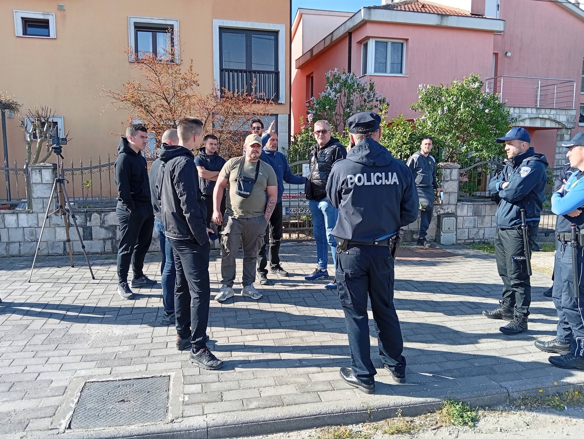 function r(){if(it(n),n.value===Hm){let o=null;throw new D(-950,o)}return n.value}