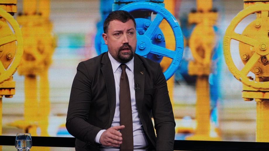 function r(){if(it(n),n.value===Hm){let o=null;throw new D(-950,o)}return n.value}