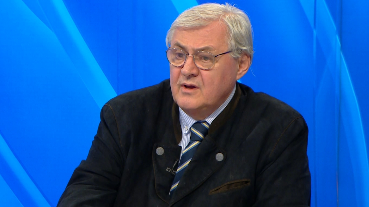function r(){if(it(n),n.value===Hm){let o=null;throw new D(-950,o)}return n.value}