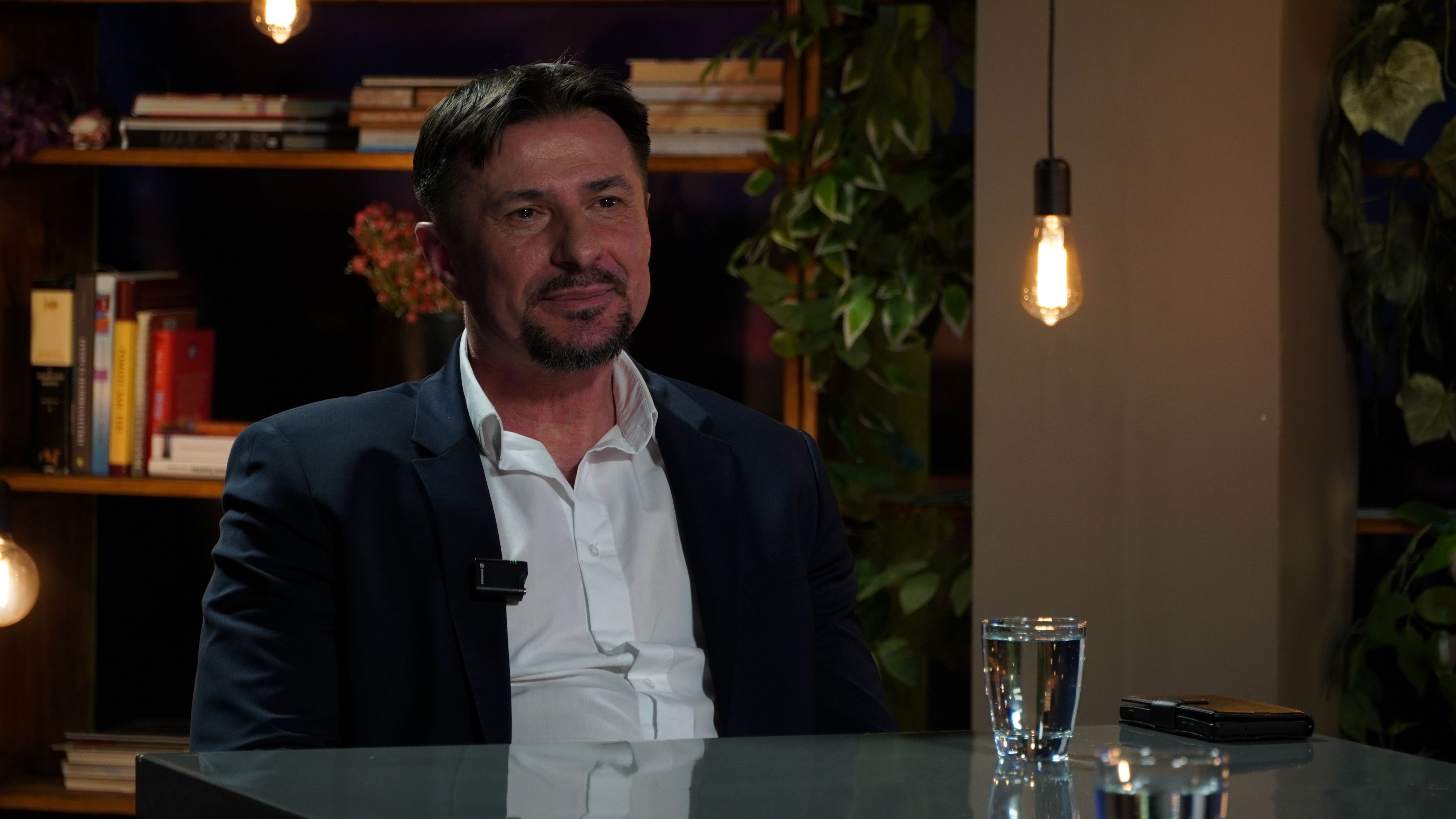 function r(){if(it(n),n.value===Hm){let o=null;throw new D(-950,o)}return n.value}