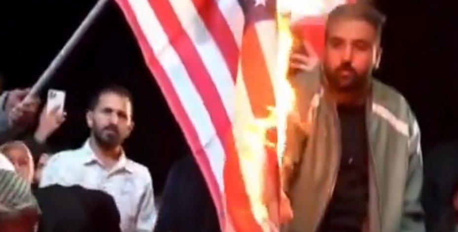 Iranci izašli na ulice Teherana nakon objave primirja: Spaljivali su zastave Amerike i Izraela