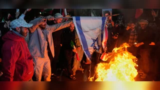 Iranci spaljuju izraelsku zastavu