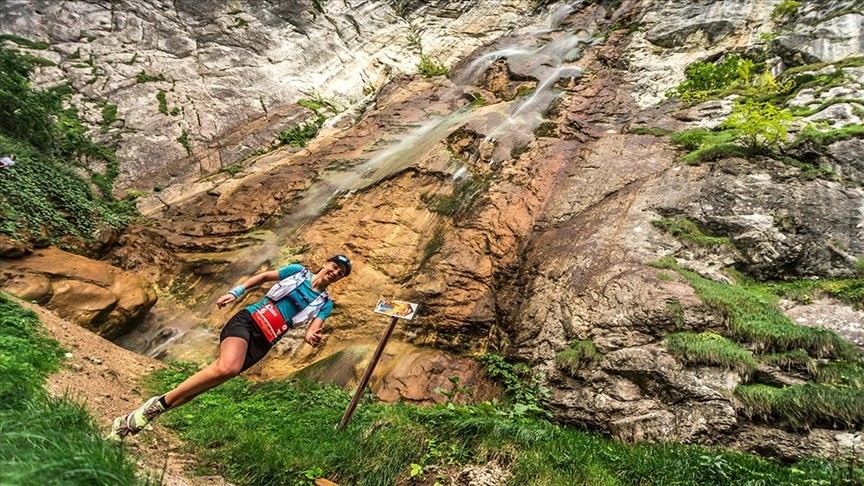 function r(){if(it(n),n.value===Hm){let o=null;throw new D(-950,o)}return n.value}