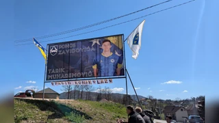 Bilbord za Tarika Muharemovića kod Zavidovića