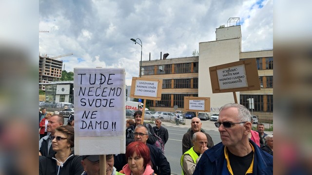 Bivši radnici Krivaje pred zgradom Vlade FBiH: Nećemo otići dok nam se Nikšić i Lakić ne obrate