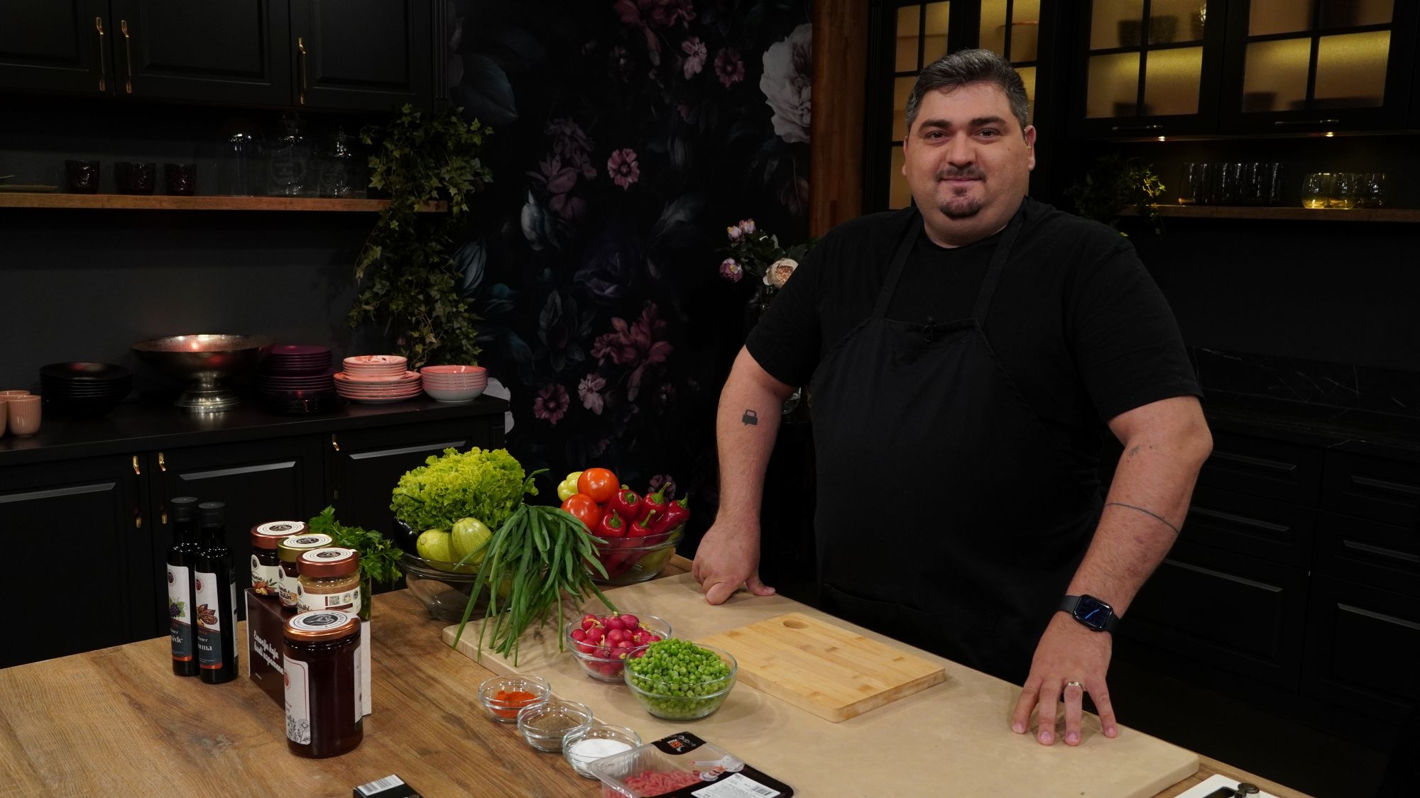 U emisiji 'Za istim stolom' o najplemenitijoj ulozi čovjeka: Kako odoliti ovom teškom vremenu?