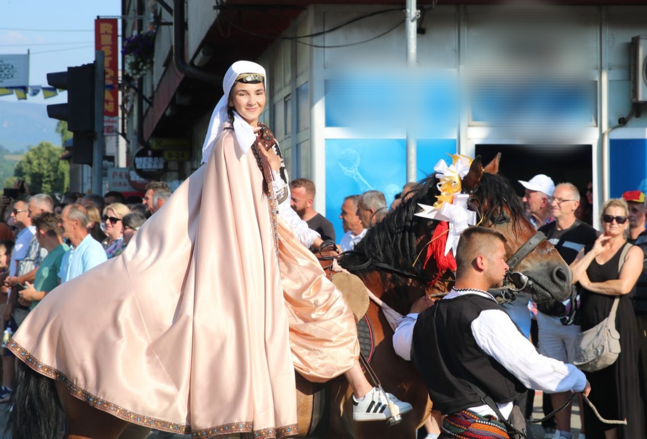  Svečani defile konjanika kroz Donji Vakuf
