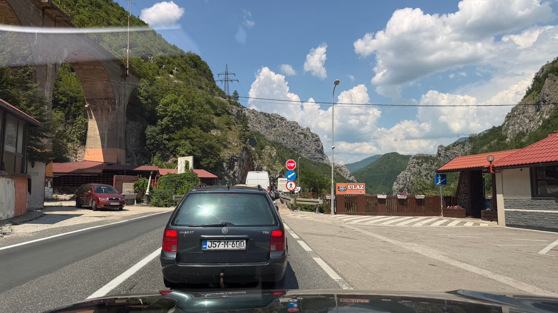 Naša vlast mrzi turiste i vlastite građane? Život u prvoj brzini, negdje između Konjica i Jablanice