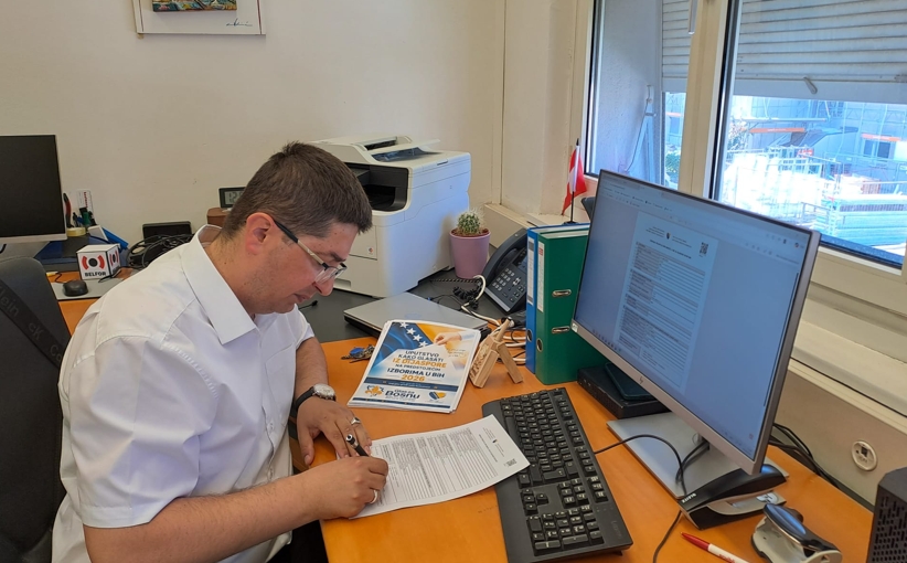 Senad Ušanović poziva bh. dijasporu: Registrujte se dok nije kasno! Ko ne glasa, nije uz BiH!