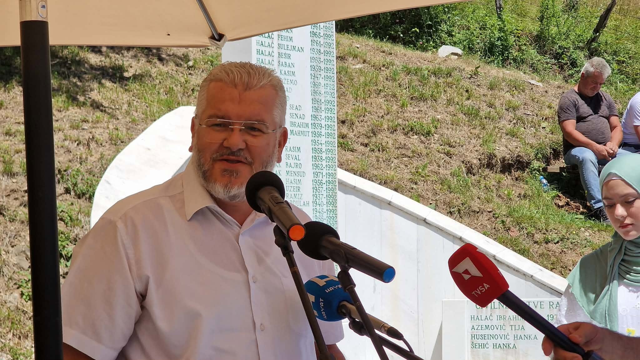 Obilježavanje 34 godine od zločina u Tihovićima: Ukopani posmrtni ostaci Džeme Hadžića