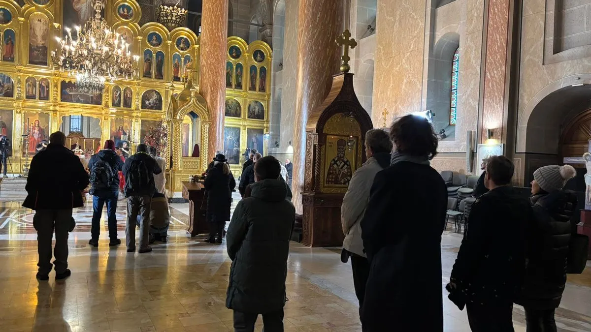 Božićna liturgija u Sabornoj crkvi u Sarajevu ukrašena snijegom 
