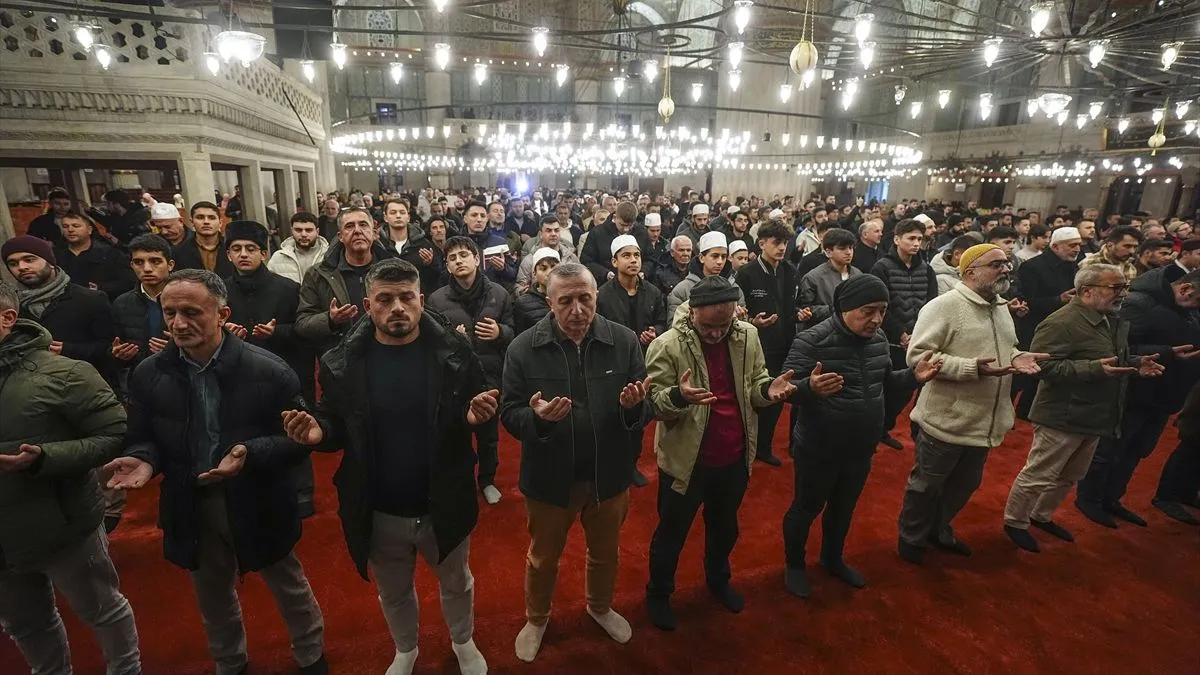 Mubarek noć Lejletul-miradža obilježena u džamijama širom Turske