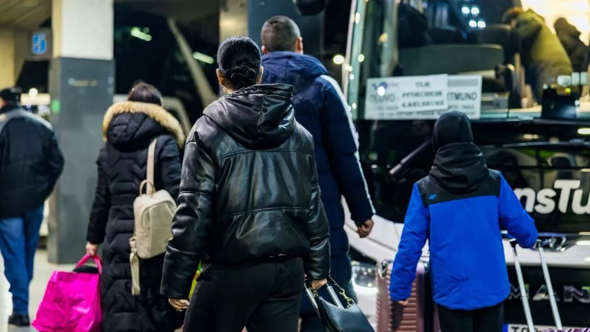 Suze, zagrljaji i koferi: Samo u jednoj noći iz ovog grada 280 ljudi autobusima otišlo za Njemačku