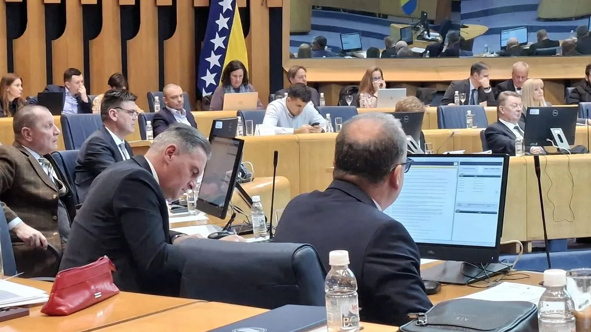 Zašto se dopušta debalans Bošnjaka u zapošljavanju? Državni delegat Smajić pitao ministra Heleza