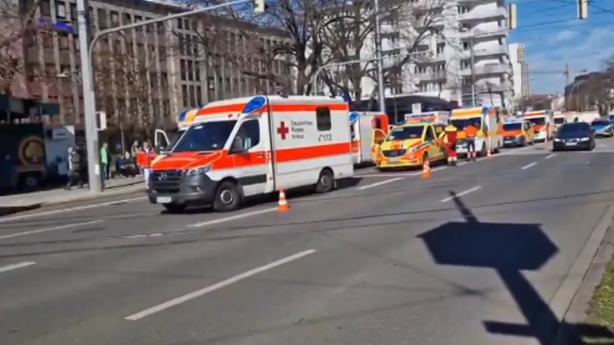 Prvobitno je helikopterom prebačen u bolnicu sa teškim povredama