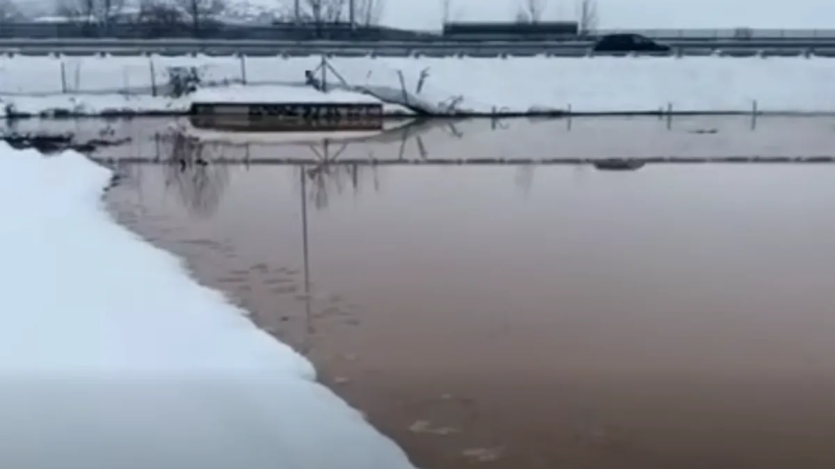 Izlila se i Bosna: Poplavljena zemljišta, problemi na elektro mreži