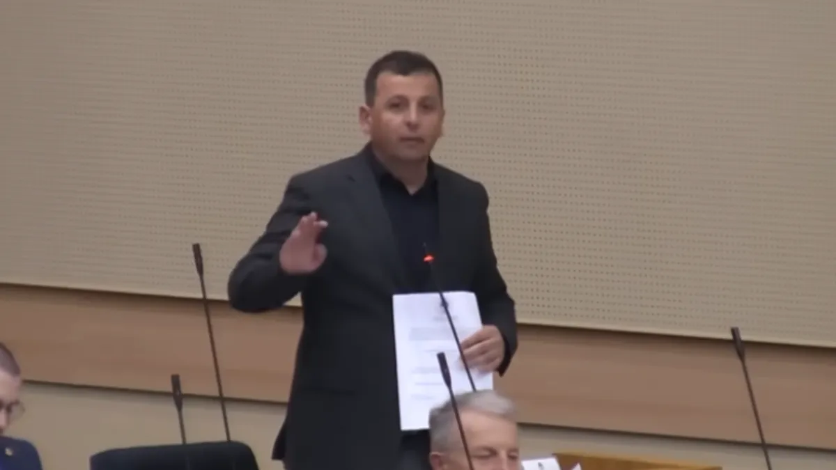 Vukanović je poručio da očekuje da postoji specijalna jedinica SNSD-a koja je spremna pomoći Trumpu na Grenlandu