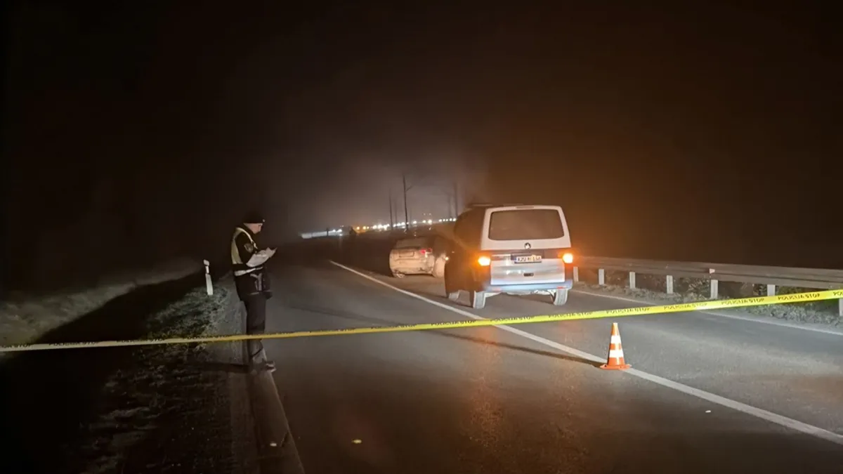 Nesreća na M-17: Automobil završio na krovu