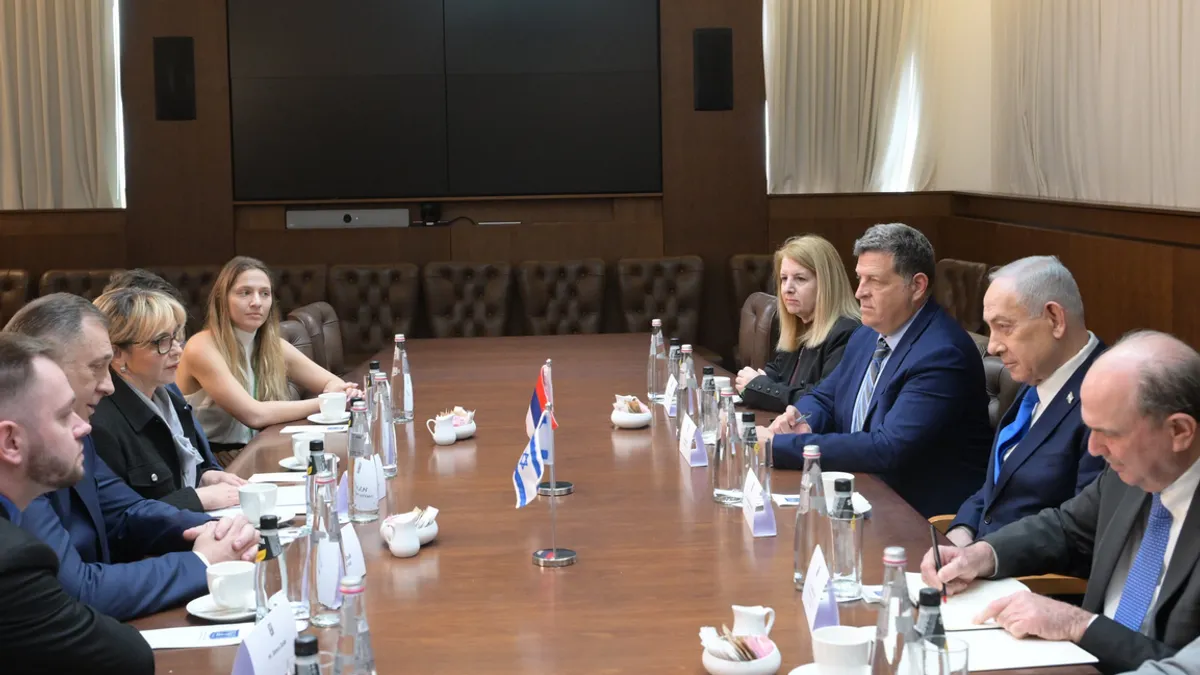 Dodik za stolom s osobom s potjernice: Naši neprijatelji su neprijatelji i Izraela!