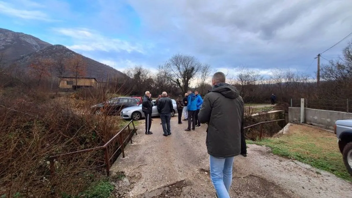 Da stvar bude gora, pola sela Kuti kod Mostara, dobilo je sudsku zabranu da ne smije sprječavati prolazak do kamenoloma Zukulja