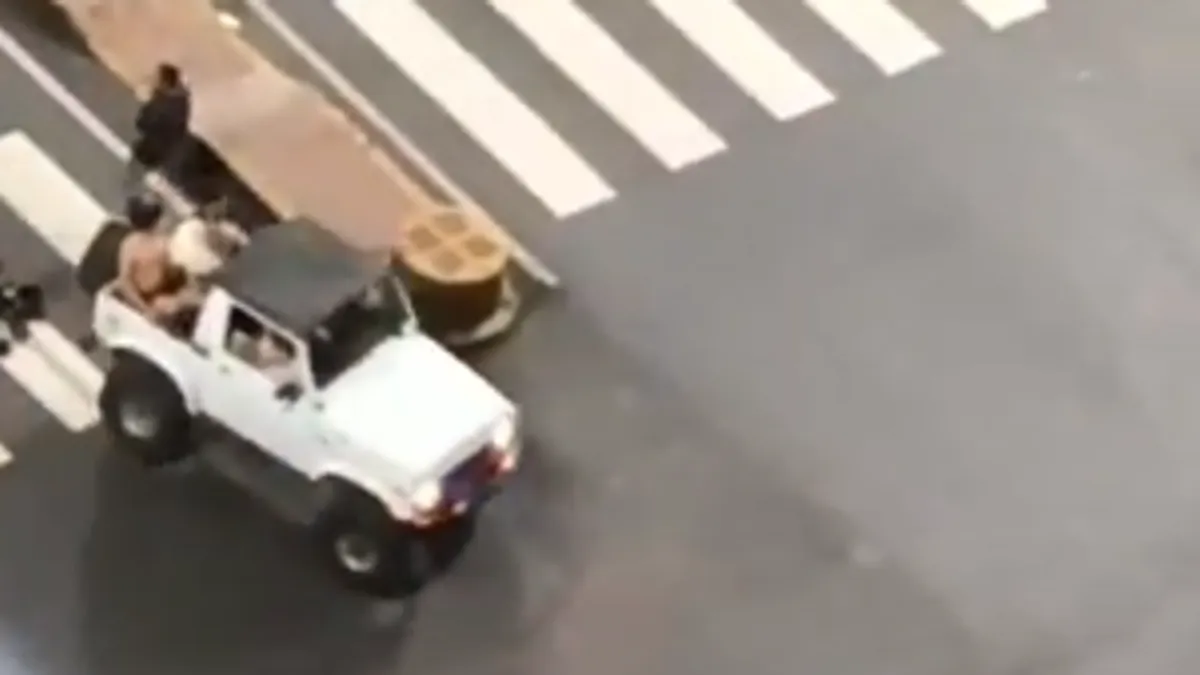 Strah u glavnom gradu Venecuele: Patroliraju naoružane grupe, pred građanima dani neizvjesnosti