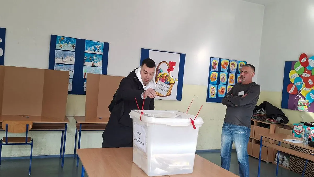 Na jednom biračkom mjestu sam bukvalno, doslovno, uhvatio ženu jednu koja je prišla meni i rekla, a gdje se dijele pare, kaže Borojević