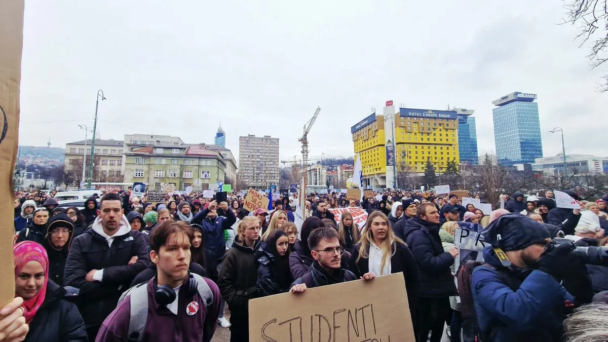 Sindikat policijskih službenika: Policajcima koji osiguravaju proteste u Sarajevu smanjene plate