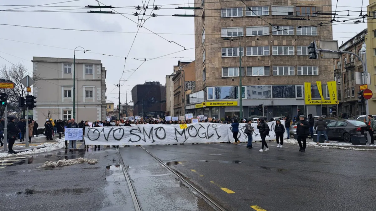 Banjalučki aktivisti poručuju: Građani i građanke Sarajeva, uz vas smo. Solidarnost je naša moć! 
