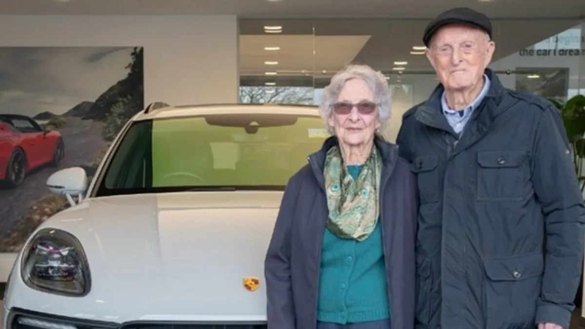 Njemu su 92, njoj 94 i sada su kupili prvi Porsche