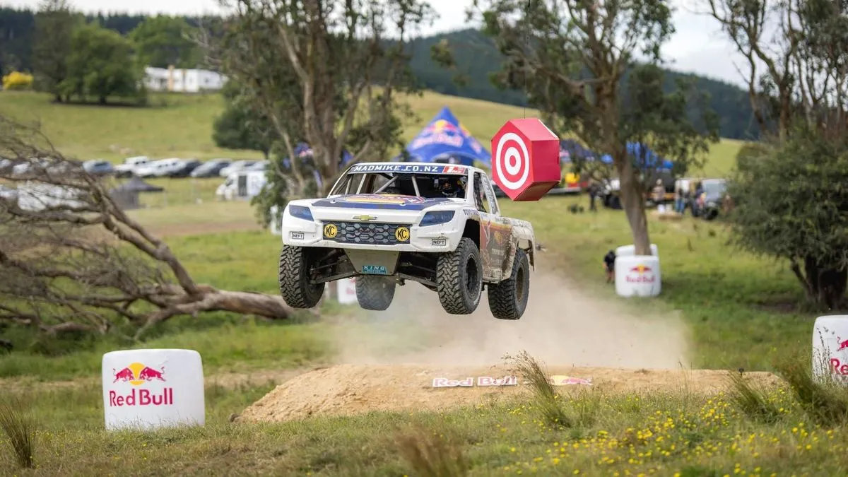 Liam Lawson, Mad Mike i Van Gisbergen u urnebesnim utrkama na Novom Zelandu 