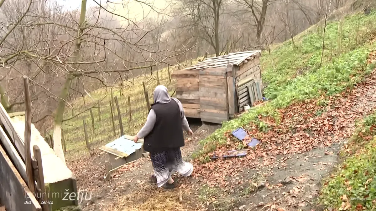 Isto da me niko ne čuje, obraćala sam se svima, ova kuća je nastradala u poplavama